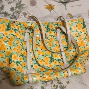 Tote perfect for traveling !